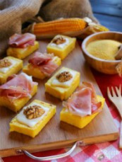 Crostini di polenta