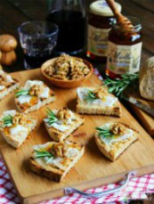 Crostini rustici con lardo e miele